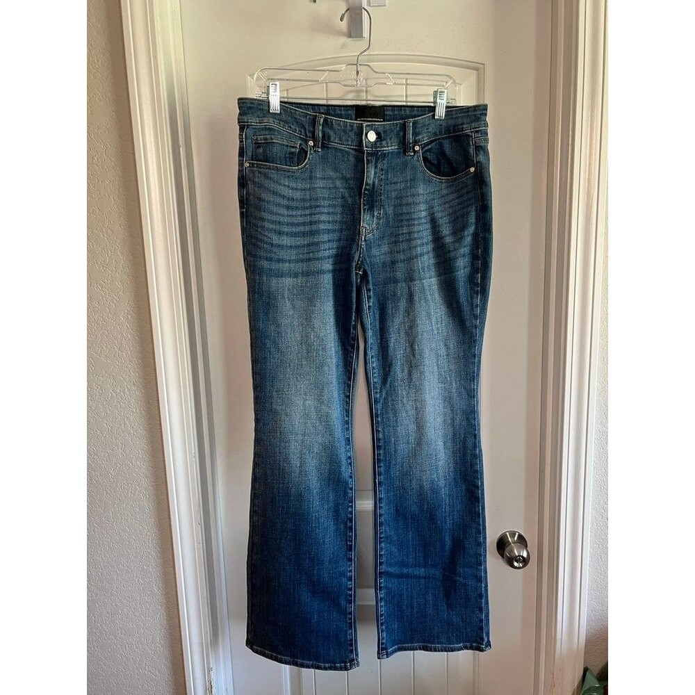 NWT White House Black Market Women's Mid Rise Bootcut Jeans Size 12